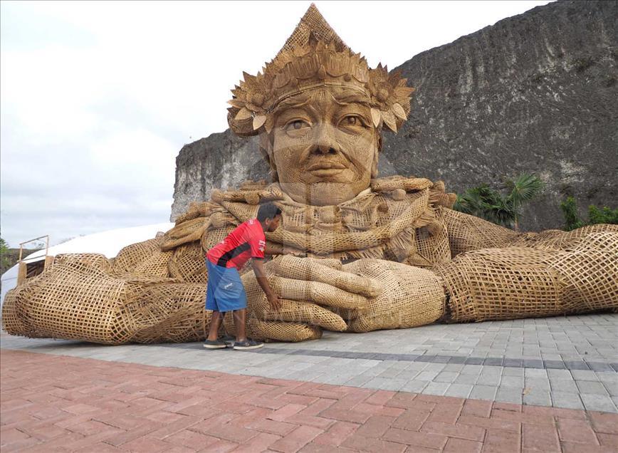 Construyen estatua gigante orgánica en Bali, Indonesia