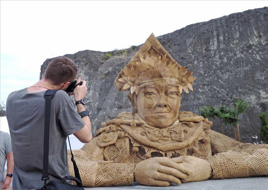 Construyen estatua gigante orgánica en Bali, Indonesia