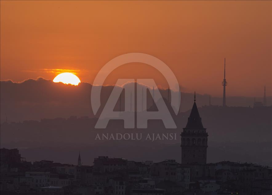 Matahari terbit di Istanbul