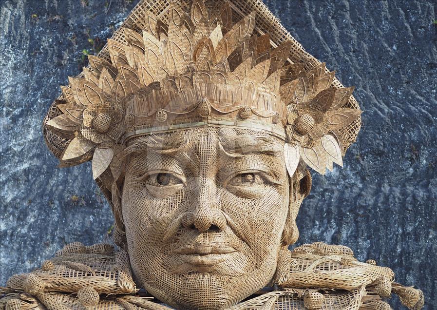 Bali Adası'ndaki bambu heykeli