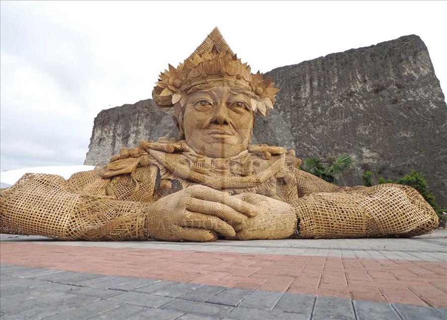 Construyen estatua gigante orgánica en Bali, Indonesia