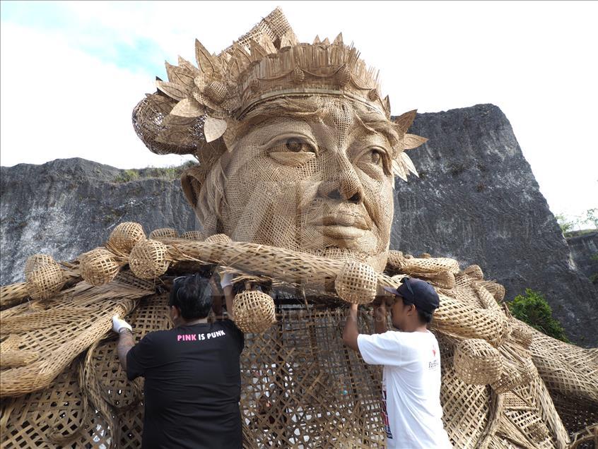 Bali Adası'ndaki bambu heykeli