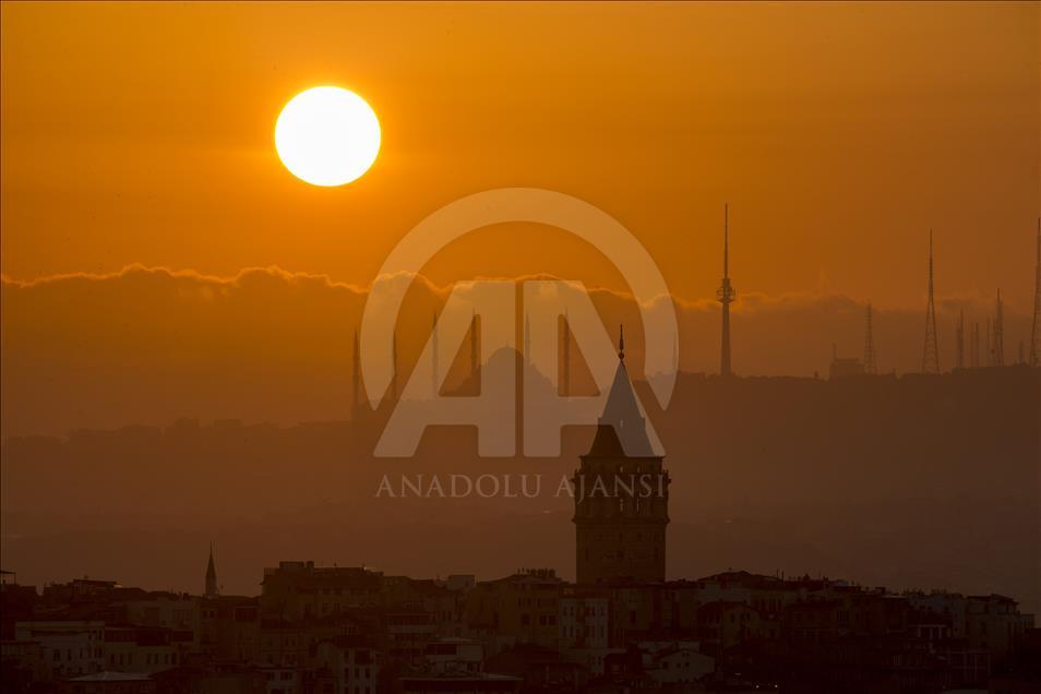 Matahari terbit di Istanbul
