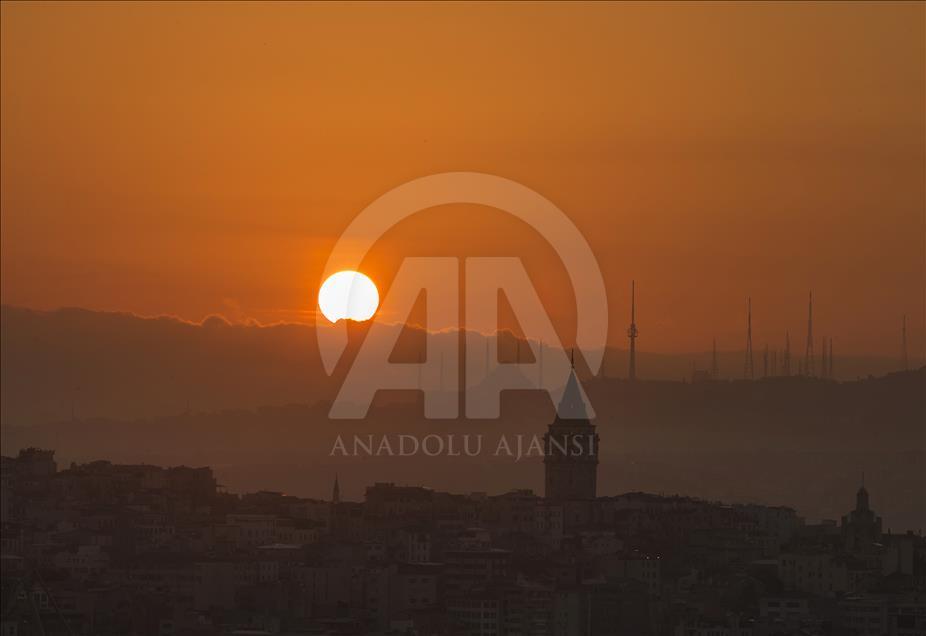 Matahari terbit di Istanbul