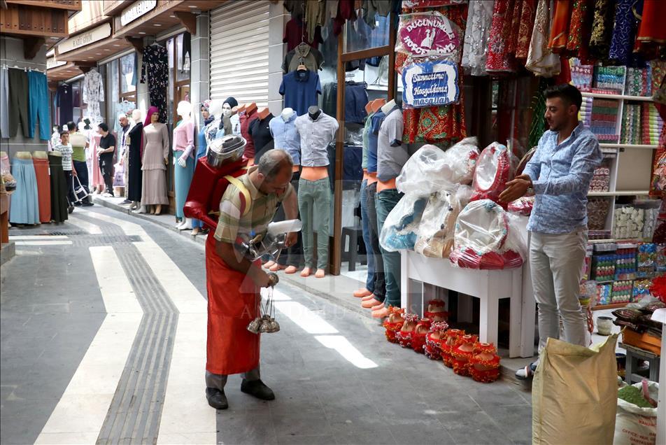 Esnaf gelenek ve görenekleri "Yanık Çarşı"da yaşatıyor