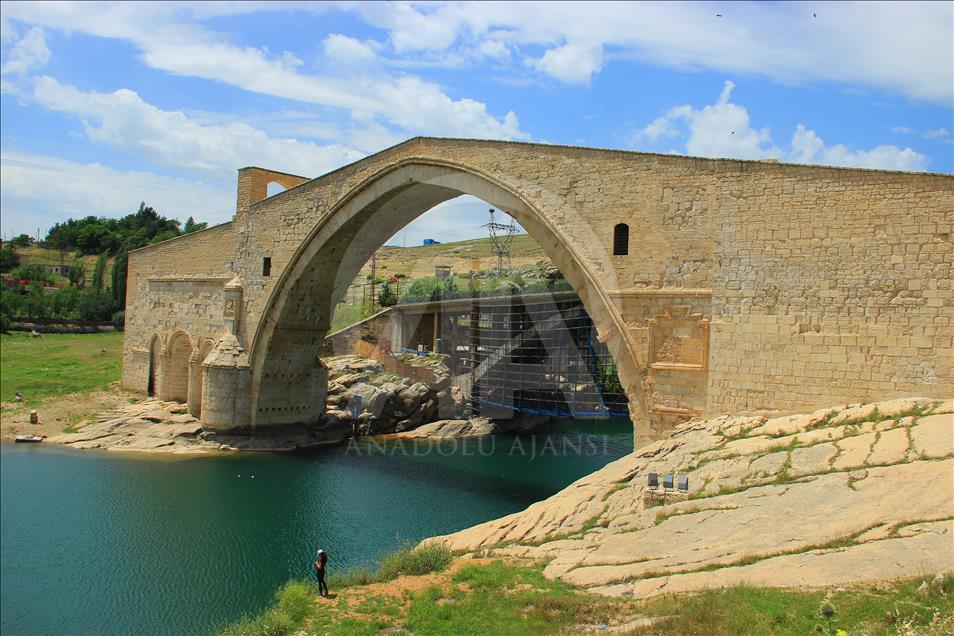 Tarihi yapıların asırlık yolculuğu aynı kadrajdan görüntülendi