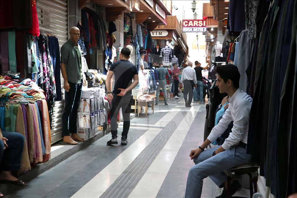 Esnaf gelenek ve görenekleri "Yanık Çarşı"da yaşatıyor