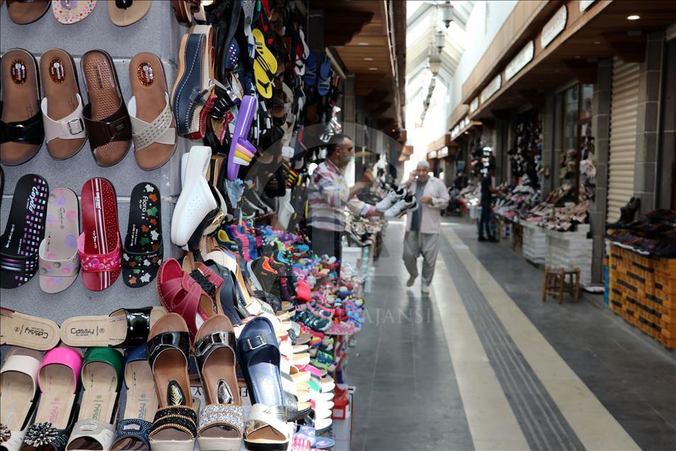 Esnaf gelenek ve görenekleri "Yanık Çarşı"da yaşatıyor