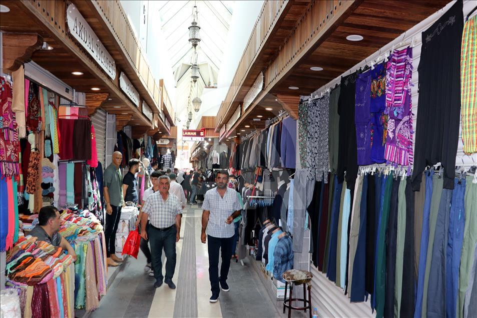 Esnaf gelenek ve görenekleri "Yanık Çarşı"da yaşatıyor