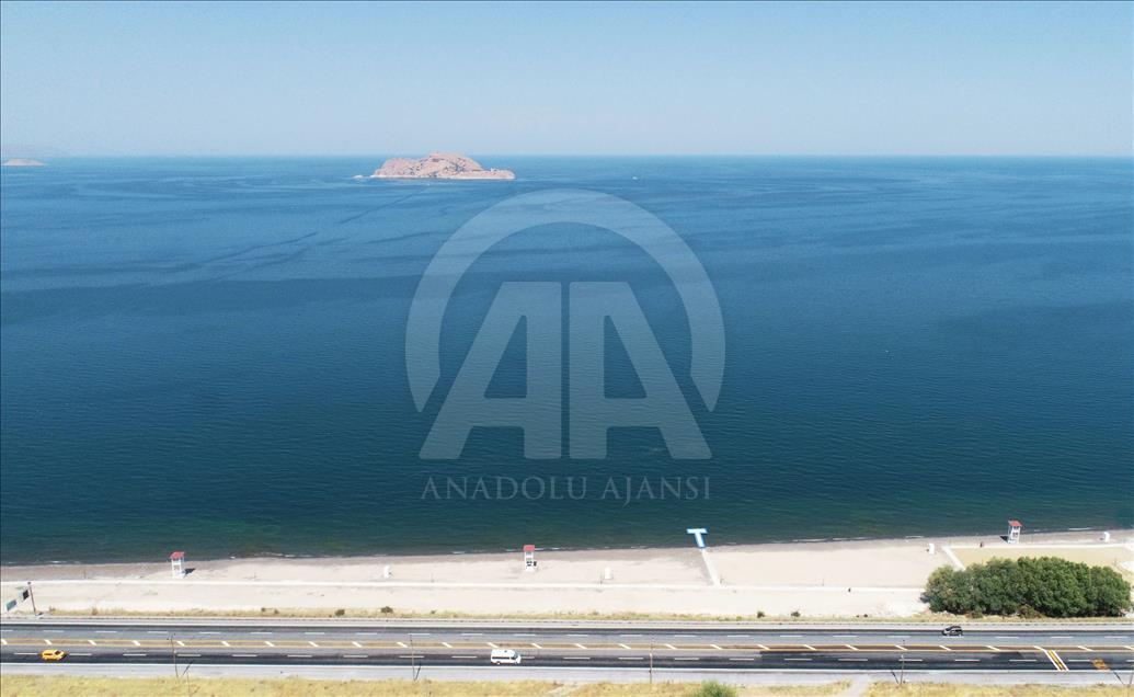 Van Gölü sahiline yeni plaj