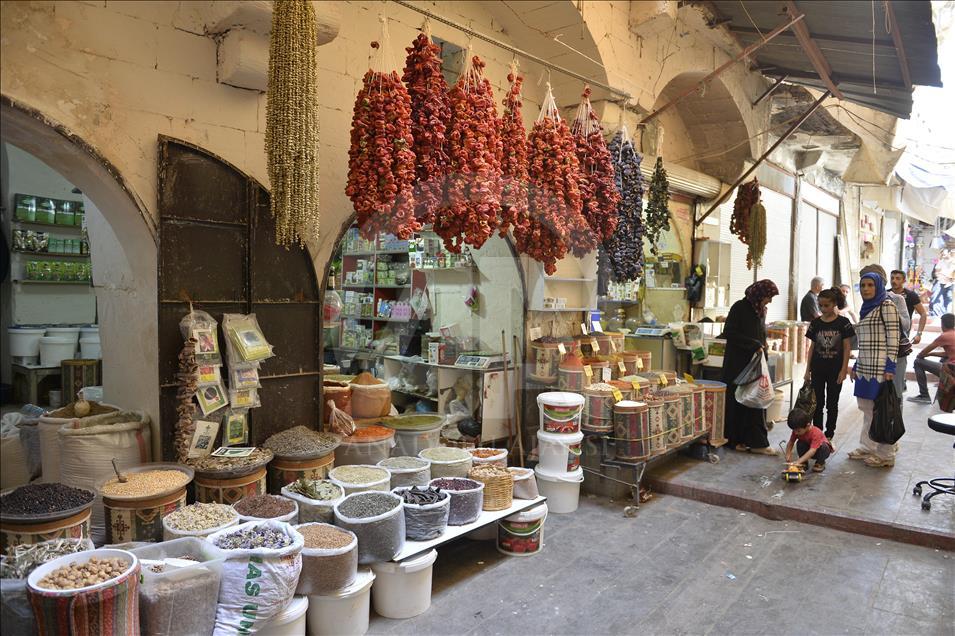 Tarihi şehrin baharat kokan çarşısı