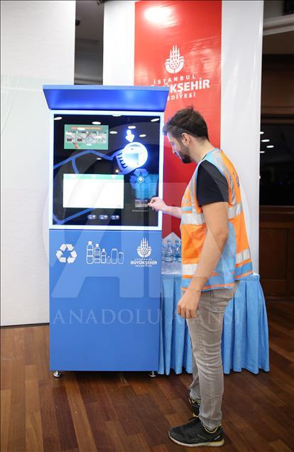 İBB'nin yerli ve milli Akıllı Geri Dönüşüm Konteyneri tanıtıldı