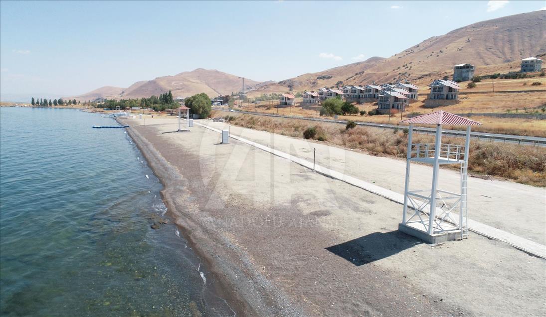 Van Gölü sahiline yeni plaj