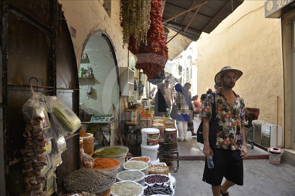 Tarihi şehrin baharat kokan çarşısı