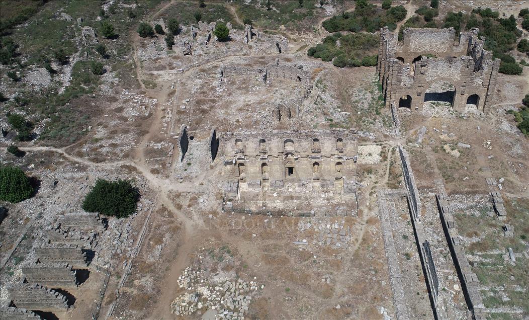 "Mühendislik harikası" Aspendos asırlara meydan okuyor