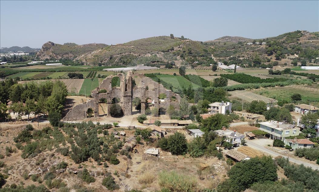 "Mühendislik harikası" Aspendos asırlara meydan okuyor