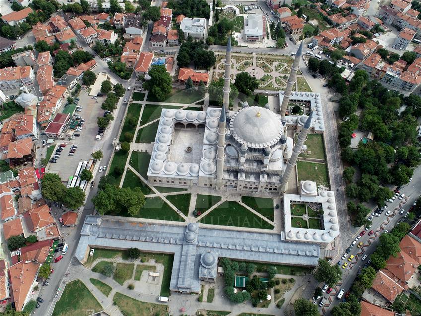 Selimiye'nin gelir kapısı "Arasta Çarşısı"