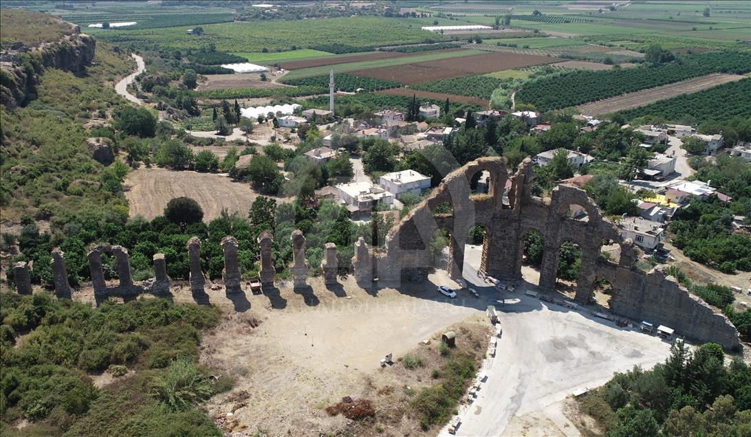 "Mühendislik harikası" Aspendos asırlara meydan okuyor