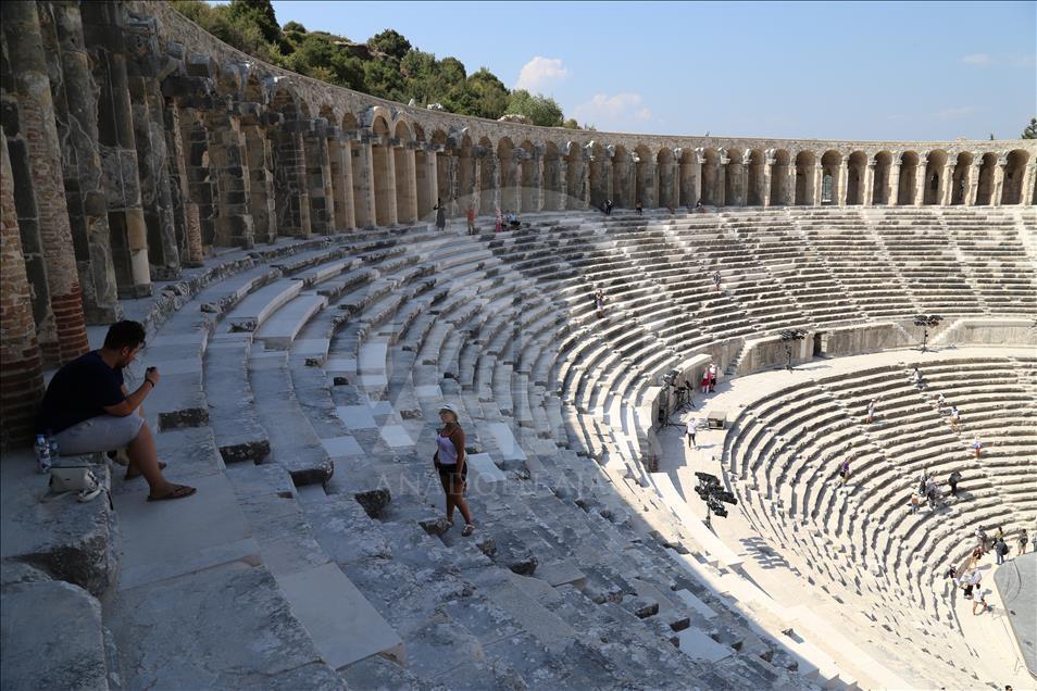 "Mühendislik harikası" Aspendos asırlara meydan okuyor
