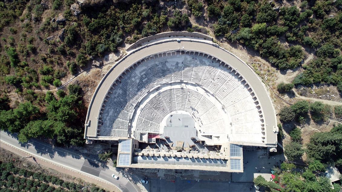 "Mühendislik harikası" Aspendos asırlara meydan okuyor
