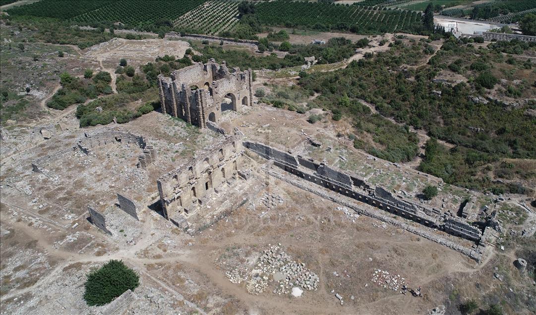 "Mühendislik harikası" Aspendos asırlara meydan okuyor