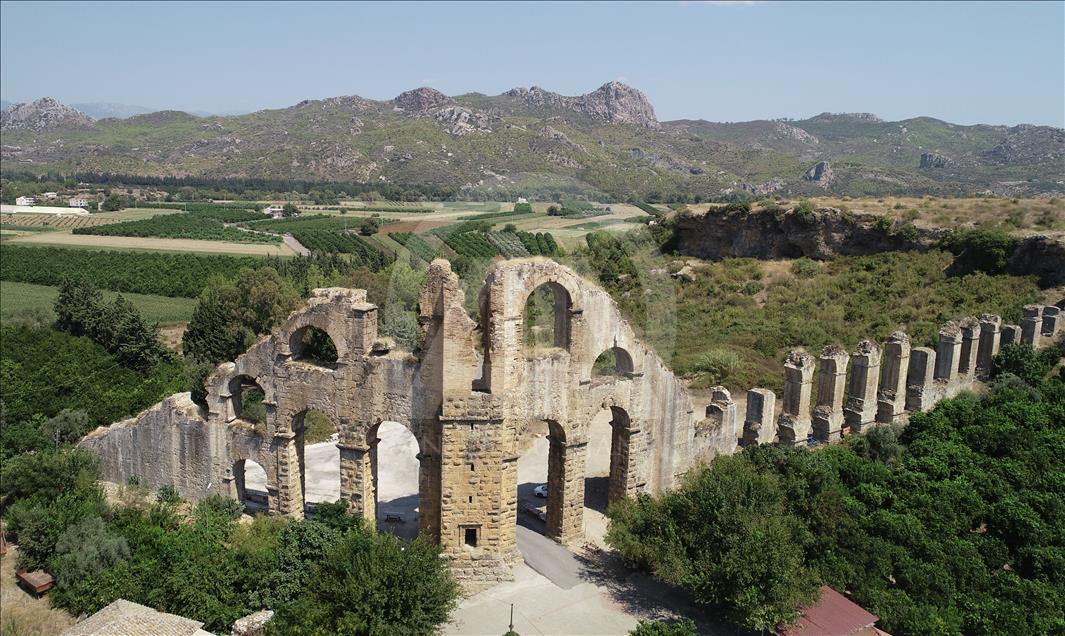 "Mühendislik harikası" Aspendos asırlara meydan okuyor