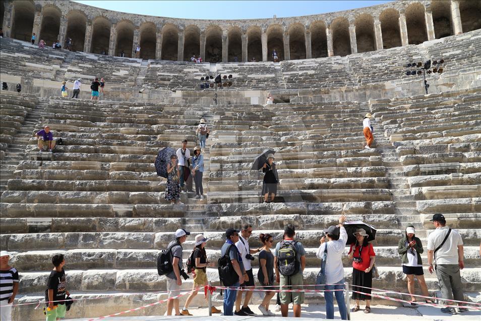 "Mühendislik harikası" Aspendos asırlara meydan okuyor