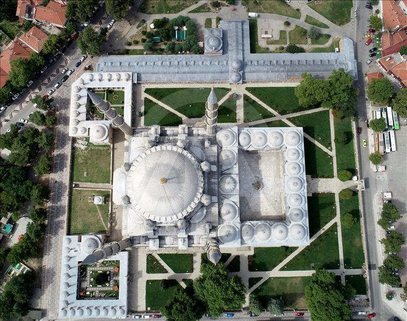 Selimiye'nin gelir kapısı "Arasta Çarşısı"