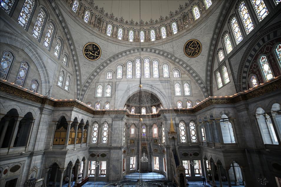 Osmanlı'nın ilk Barok mimari eseri "Nuruosmaniye"