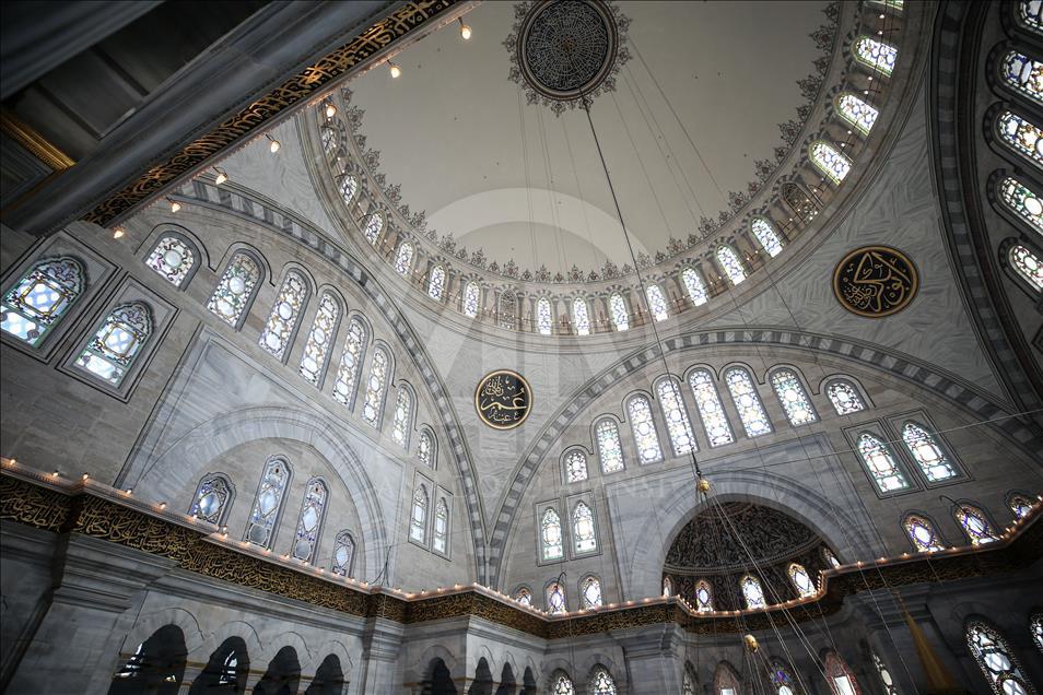 Osmanlı'nın ilk Barok mimari eseri "Nuruosmaniye"