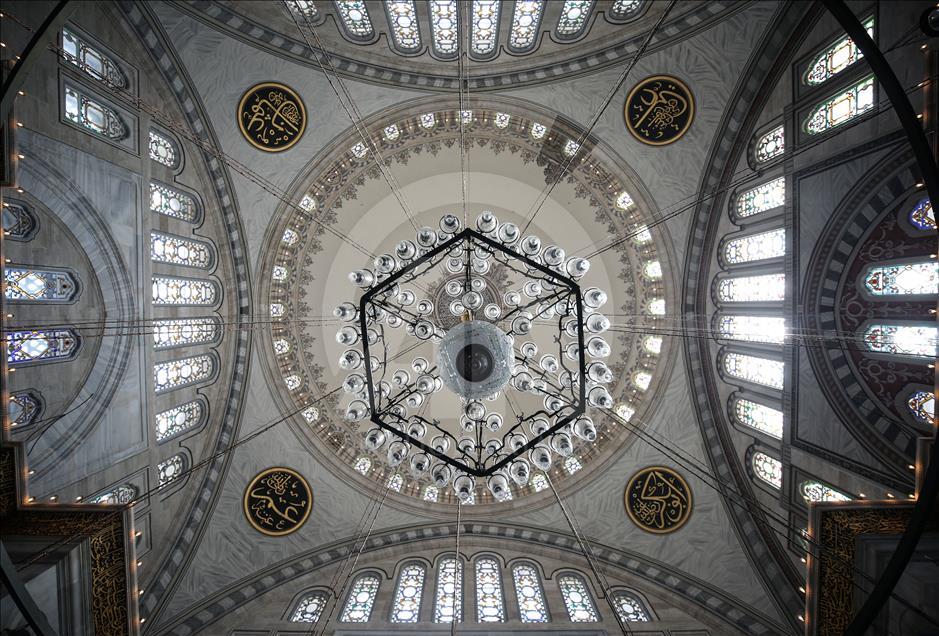 Osmanlı'nın ilk Barok mimari eseri "Nuruosmaniye"