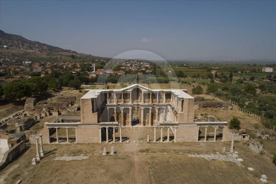 La antigua ciudad turca de Sardes atrae a turistas