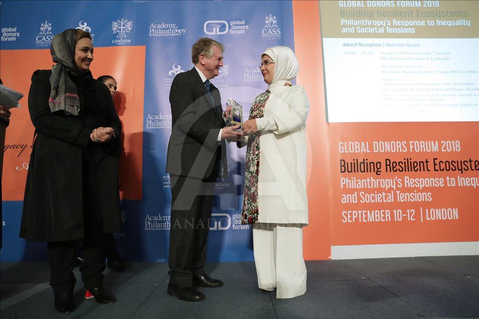 Эмине Эрдоган вручена награда «За заслуги в гуманитарной сфере»

