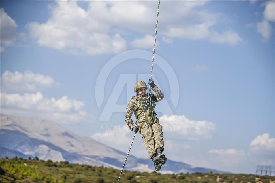 "Dağların kartalları"nın nefes kesen eğitimi