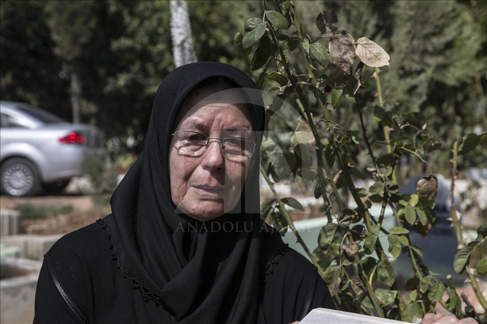 Aileler Reyhanlı kurbanlarının mezarlarına koştu