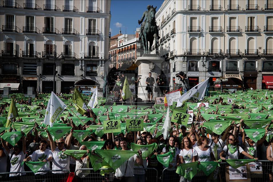 Protesta contra las becerradas en Madrid