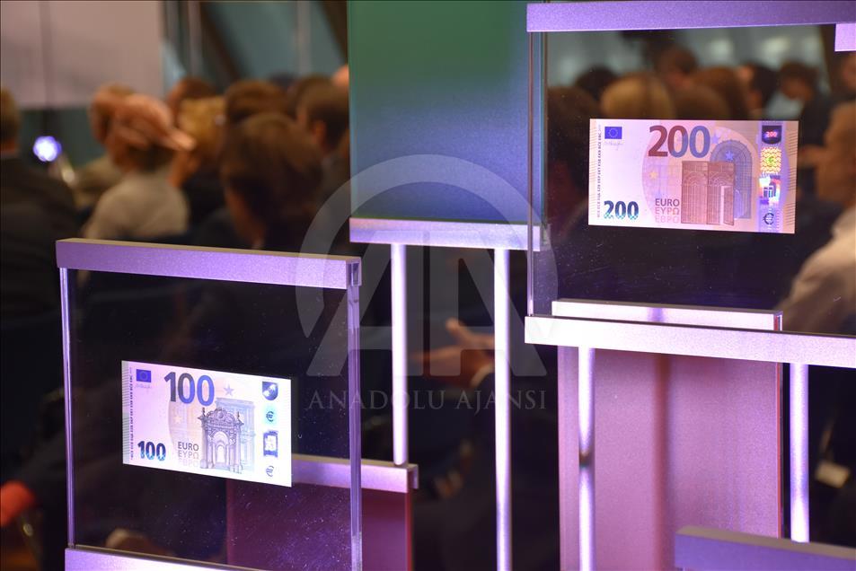 از اسکناس‌های جدید 100 و 200 یورویی رونمایی شد
