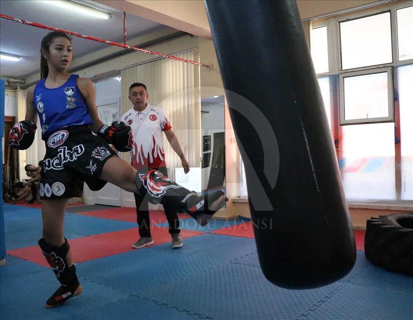 La historia de la dos veces campeona mundial de muay thai