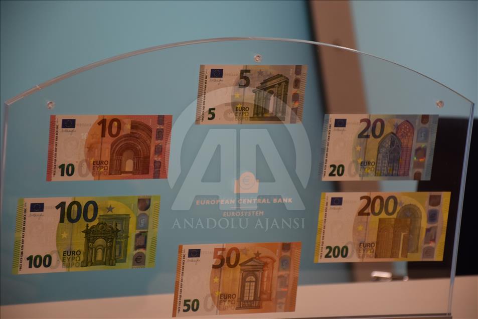 از اسکناس‌های جدید 100 و 200 یورویی رونمایی شد
