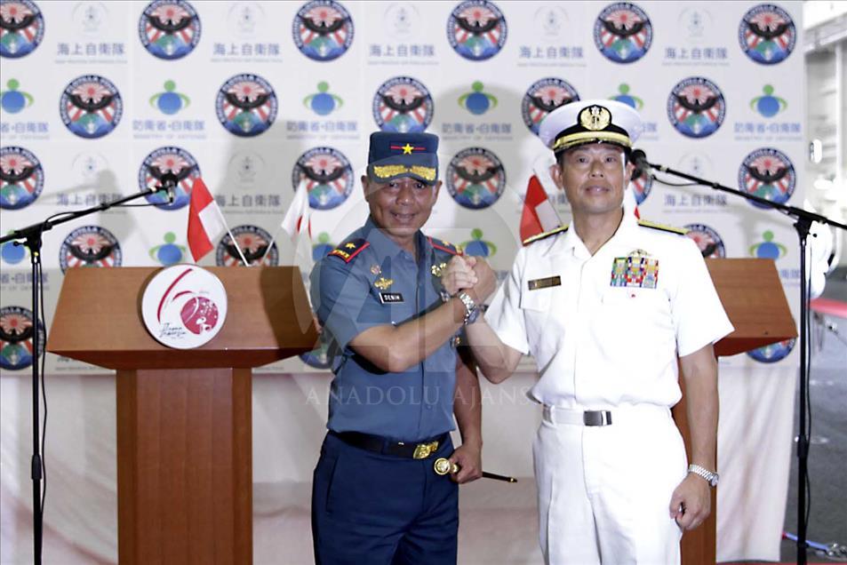 Buques de guerra japoneses llegan a Indonesia