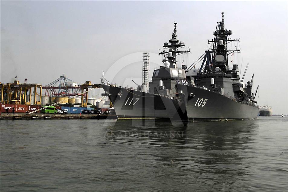 Buques de guerra japoneses llegan a Indonesia
