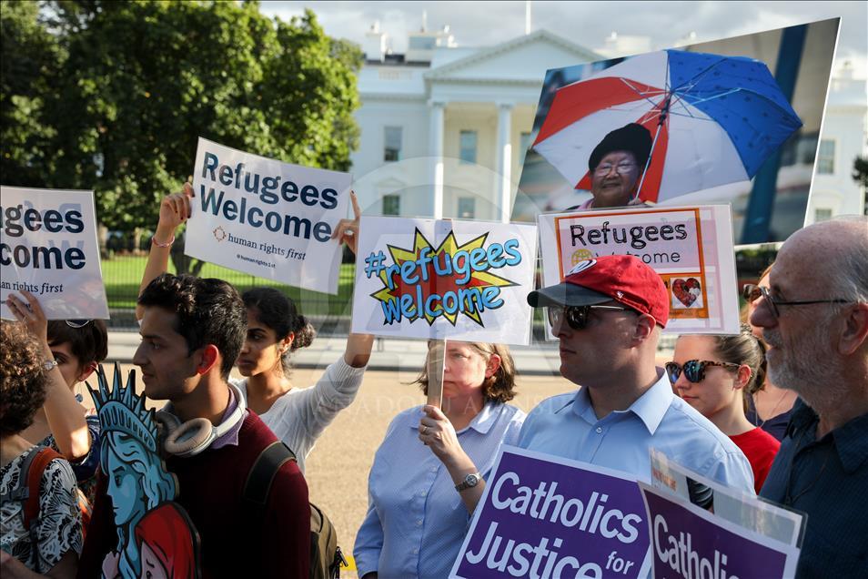 وقفة أمام البيت الأبيض احتجاجا على خفض عدد اللاجئين
