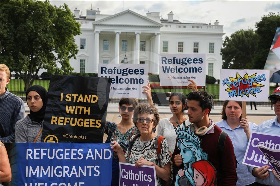 وقفة أمام البيت الأبيض احتجاجا على خفض عدد اللاجئين
