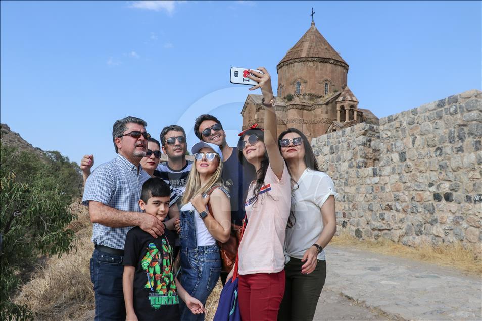 استقبال گردشگران ایرانی از استان وان ترکیه

