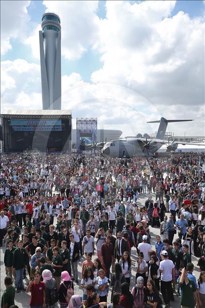 Бројни посетители и во текот на вториот ден од ТЕКНОФЕСТ во Истанбул
