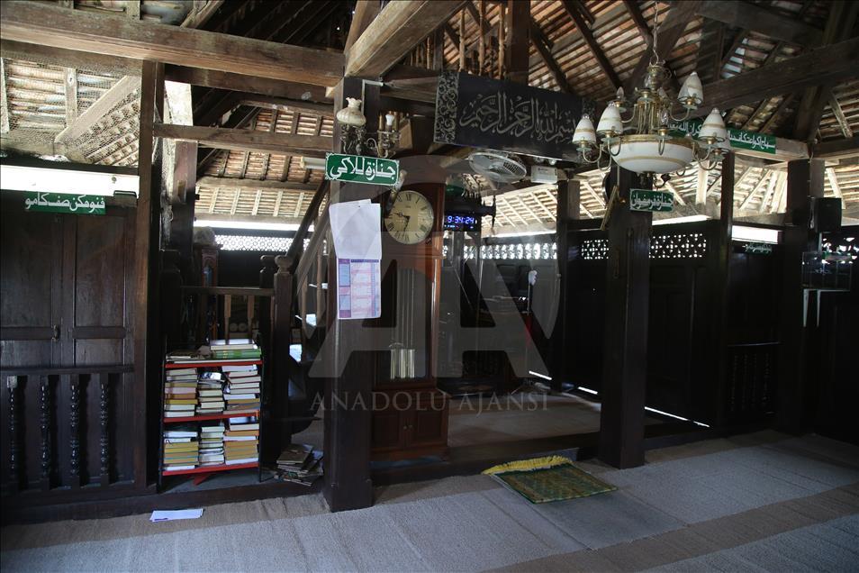 منذ 400 عام.. مسلمون في تايلاند يصلون بمسجد بلا قبة ومئذنة
