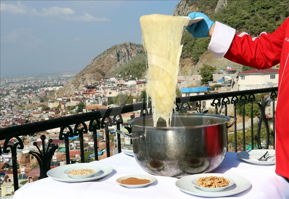 "Künefe kenti"nin" alternatif tatlısı: Peynirli irmik helvası