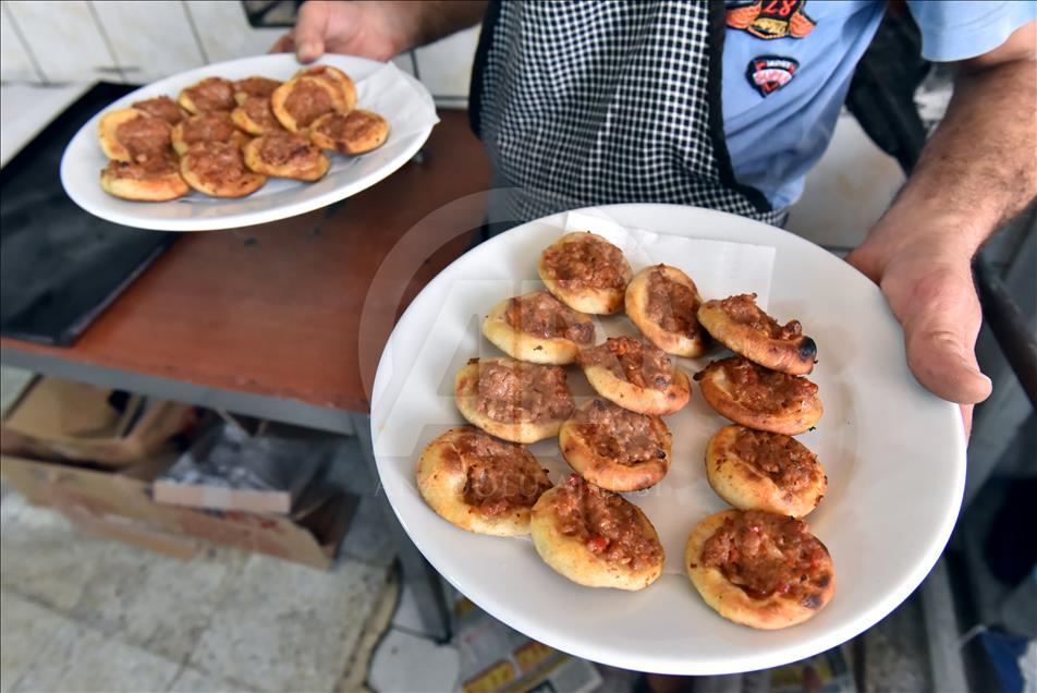 Bu ilçede bir porsiyon lahmacun en az 12 adet