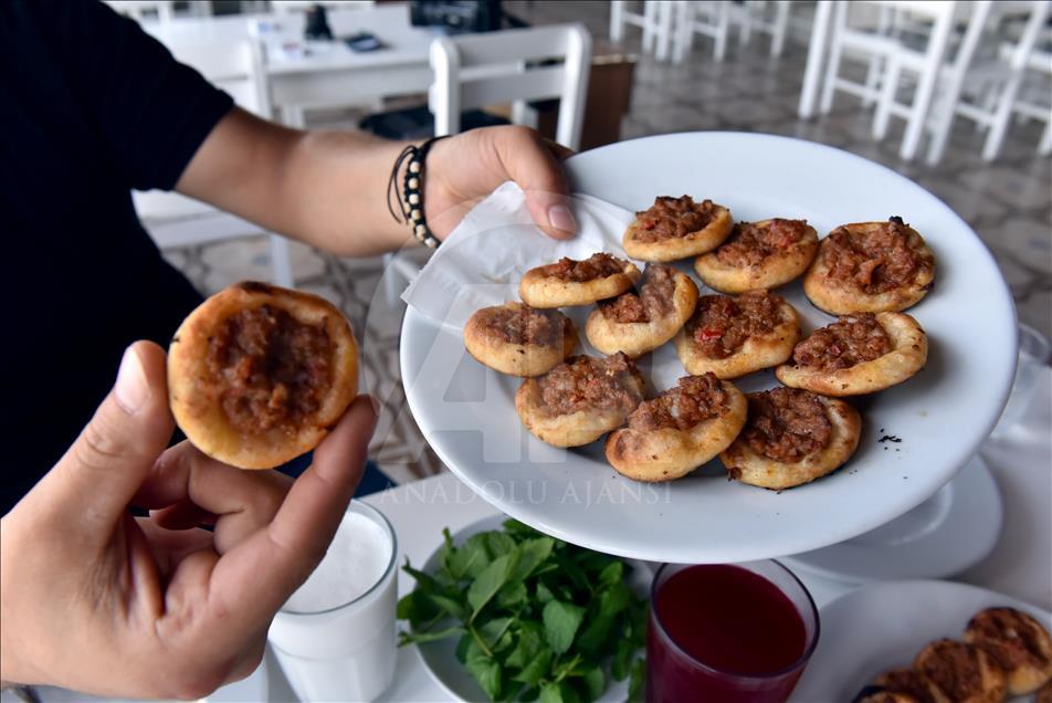 Bu ilçede bir porsiyon lahmacun en az 12 adet