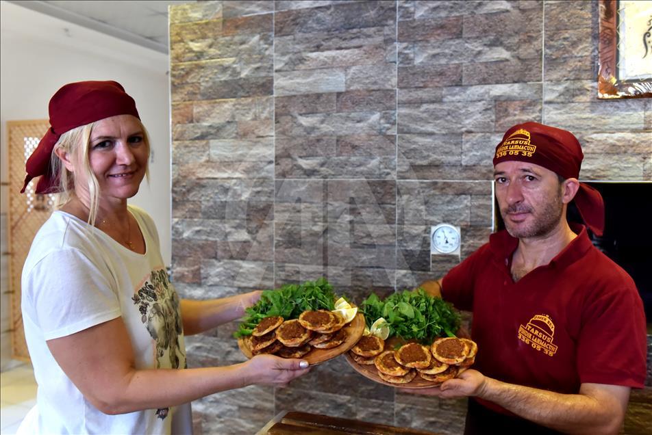 Bu ilçede bir porsiyon lahmacun en az 12 adet